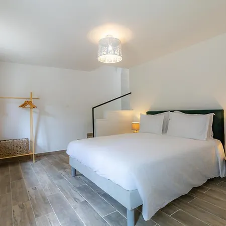 Holiday home Les Pimprenelles